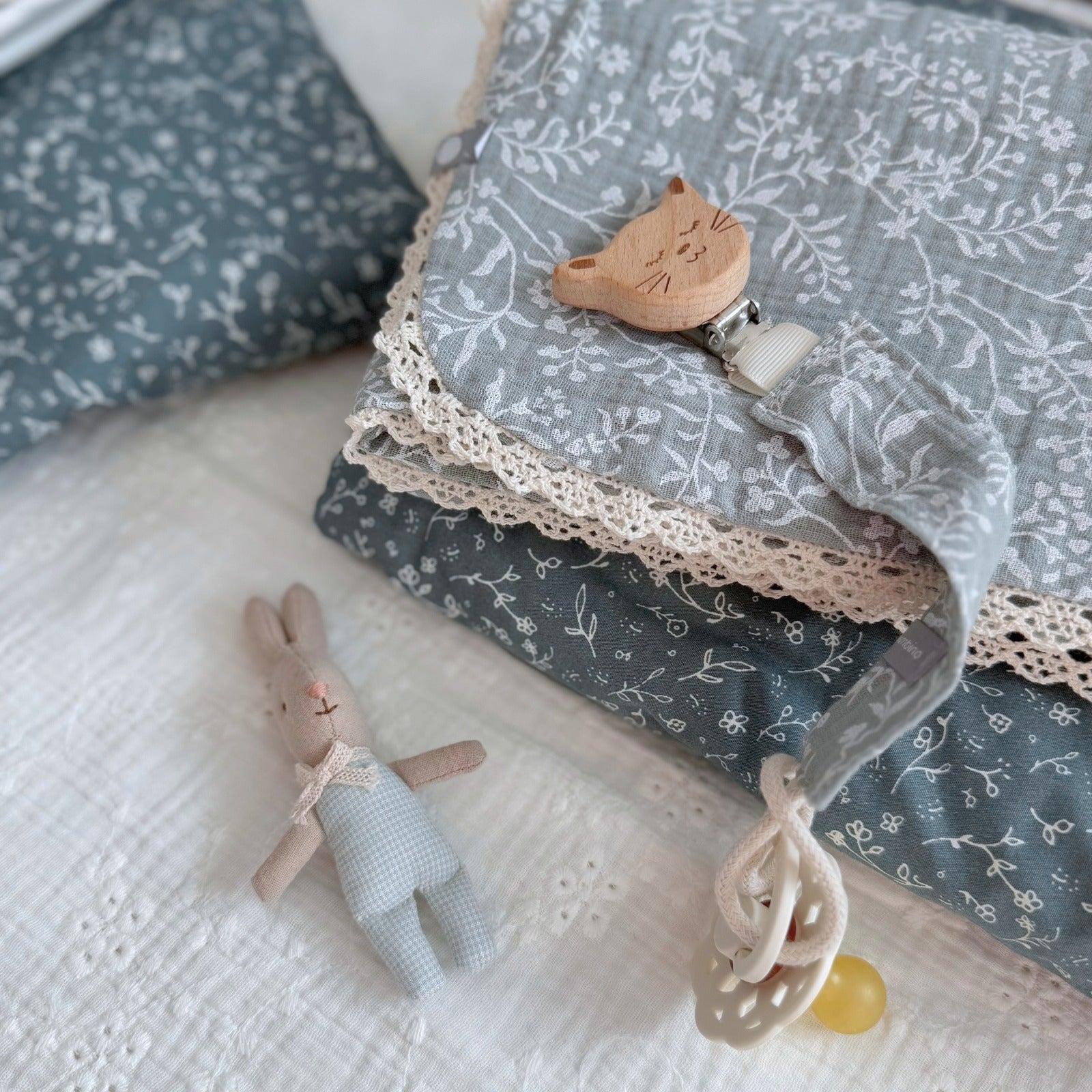 Attache-suce en mousseline – chat