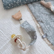 Attache-suce en mousseline – chat