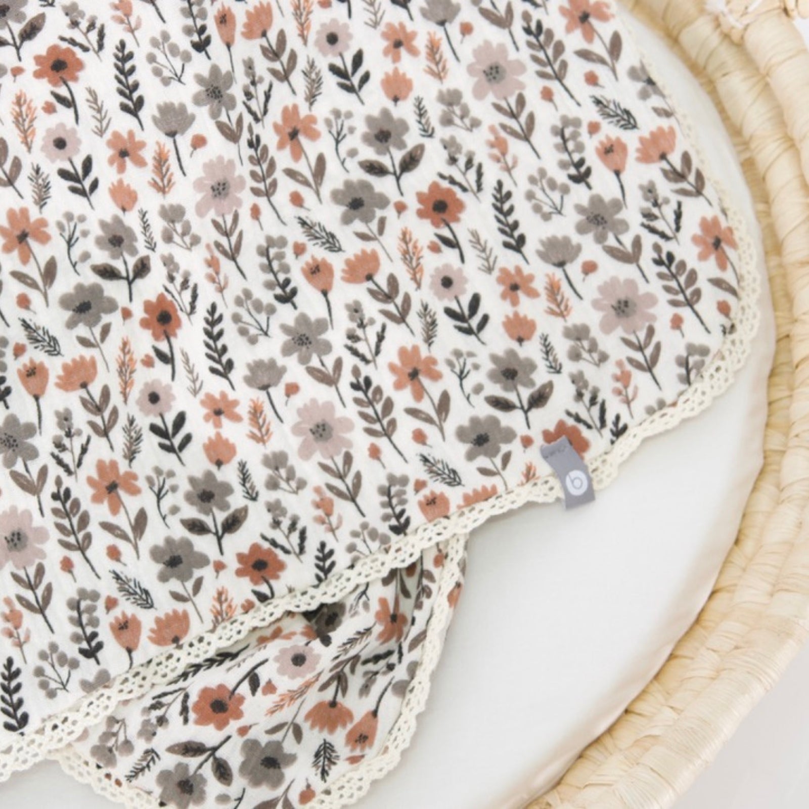 Doudou mousseline de coton avec dentelle