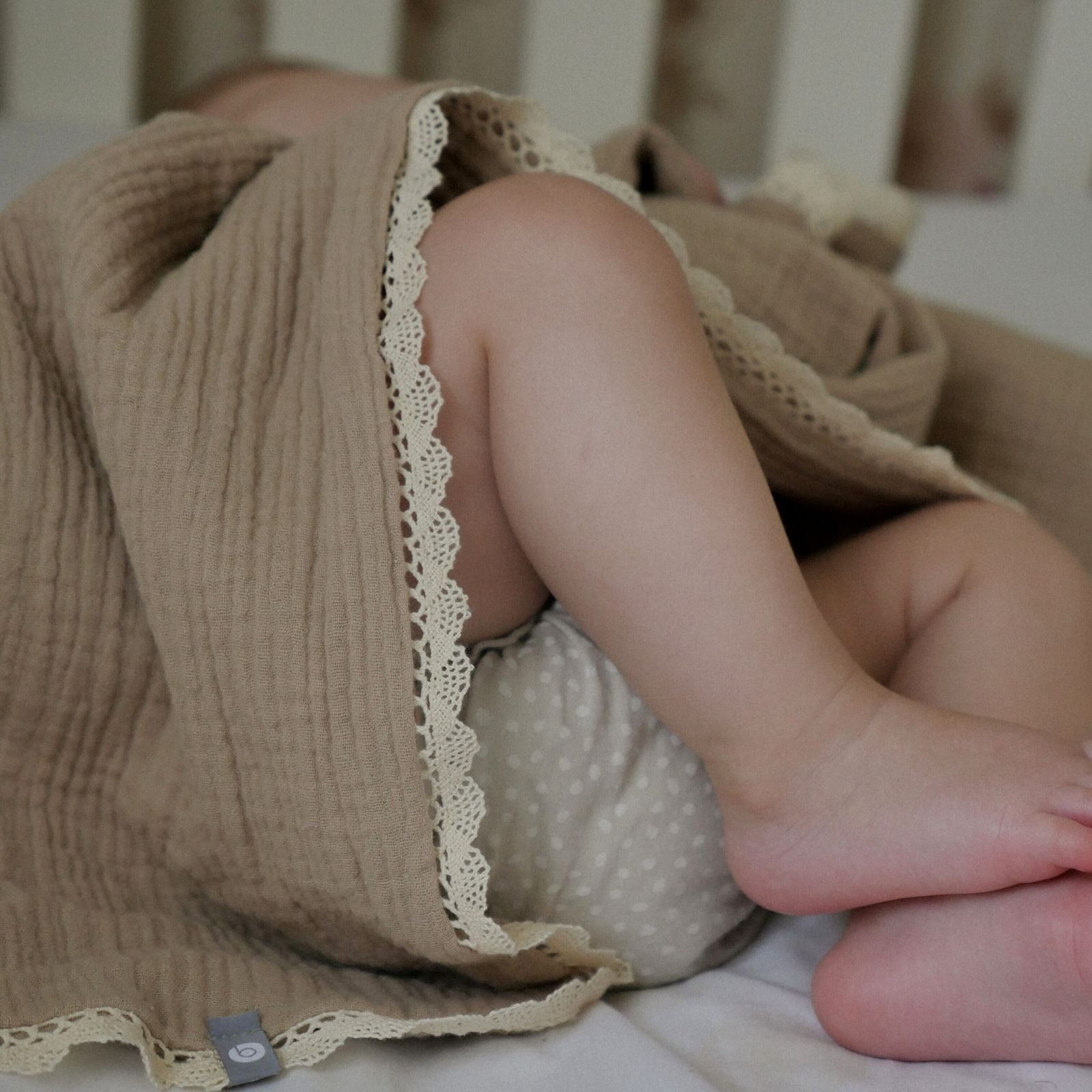 Doudou mousseline de coton avec dentelle