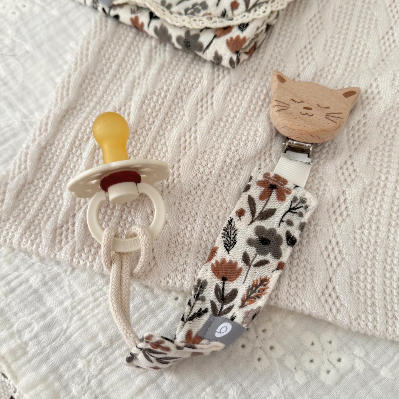 Attache-suce - Chat en Mousseline de Coton