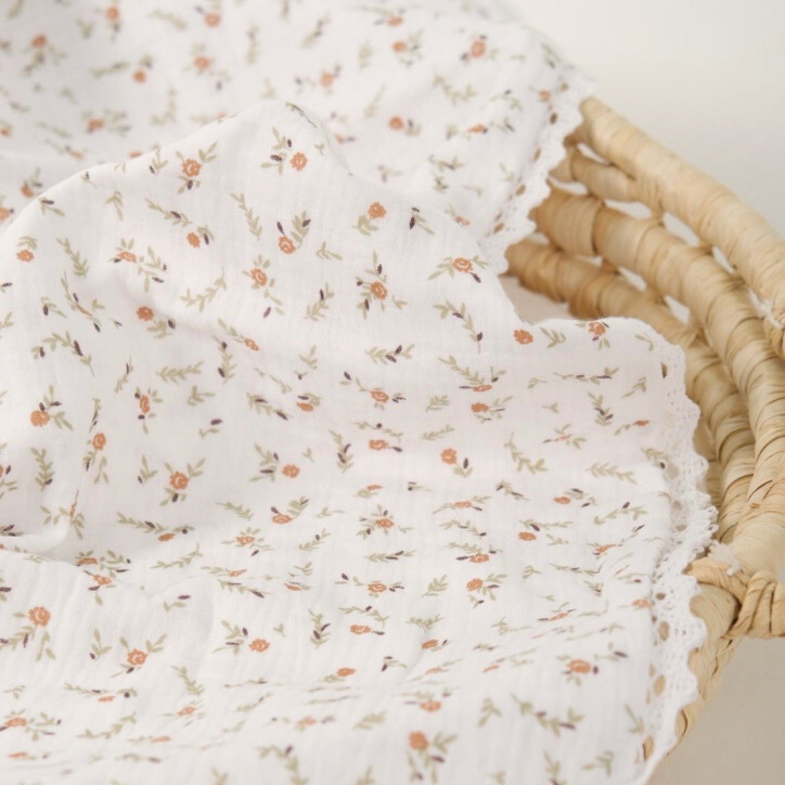 Doudou mousseline de coton avec dentelle
