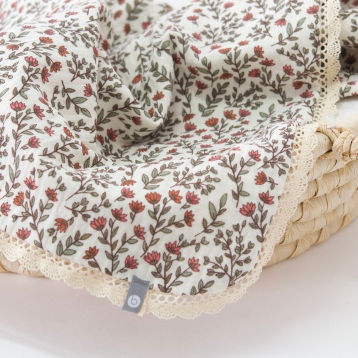 Doudou mousseline de coton avec dentelle