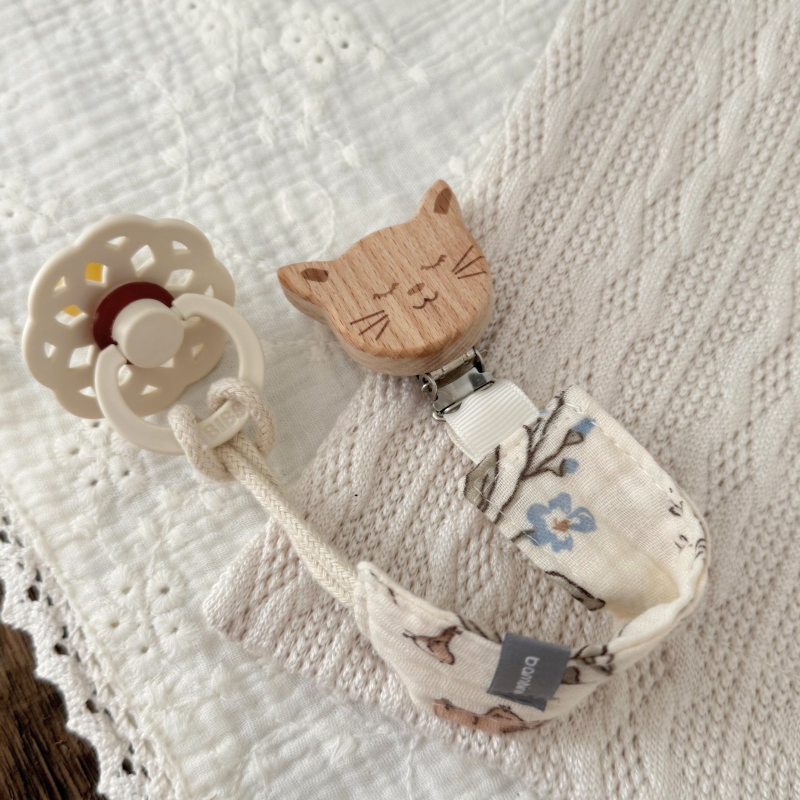 Attache-suce - Chat en Mousseline de Coton