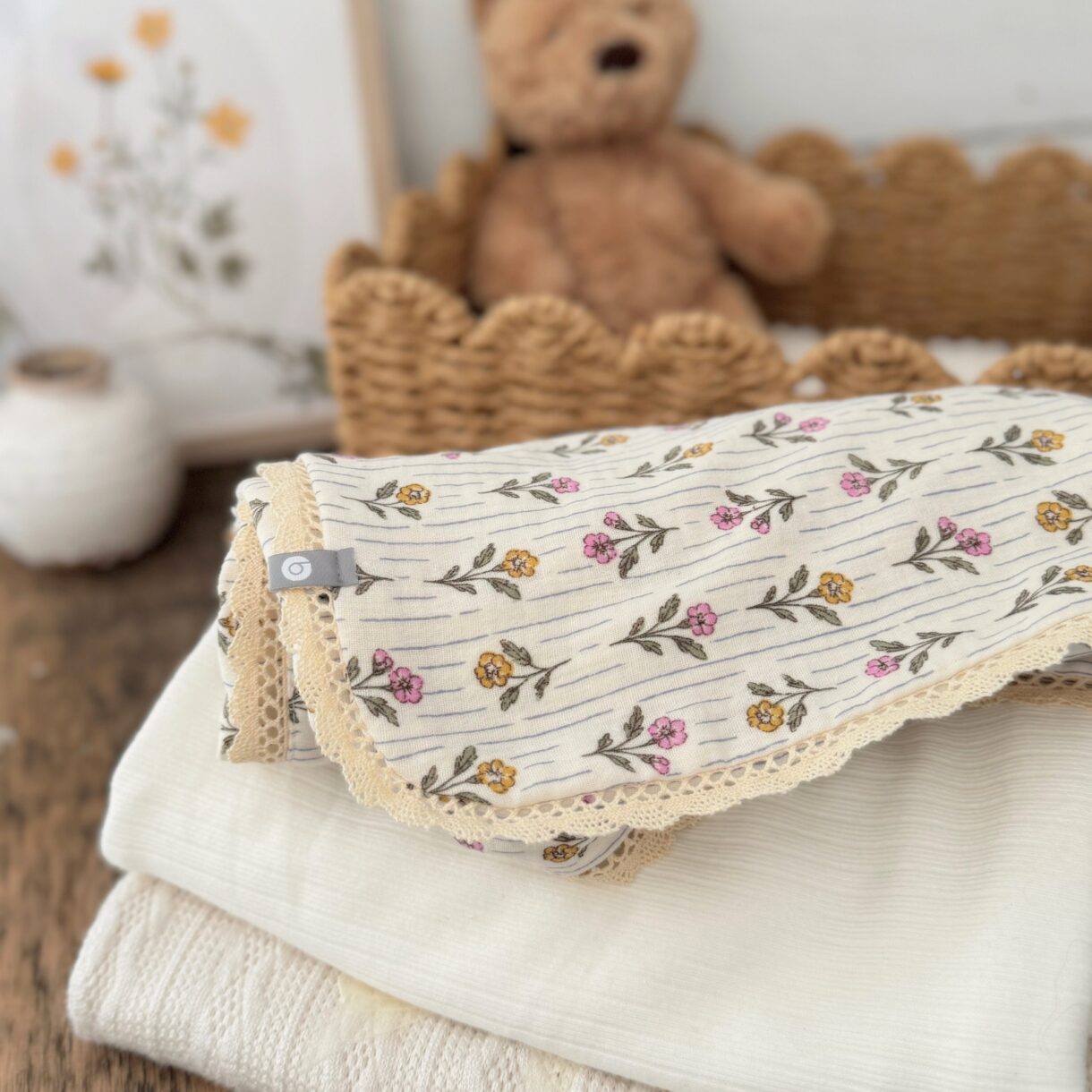 Doudou mousseline de coton avec dentelle