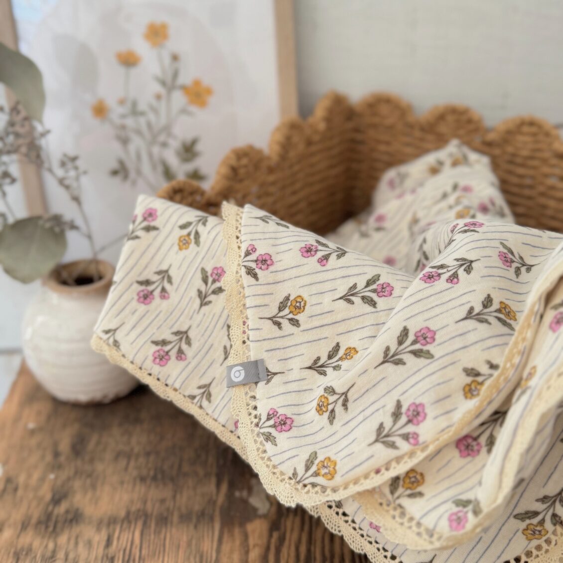 Doudou mousseline de coton avec dentelle