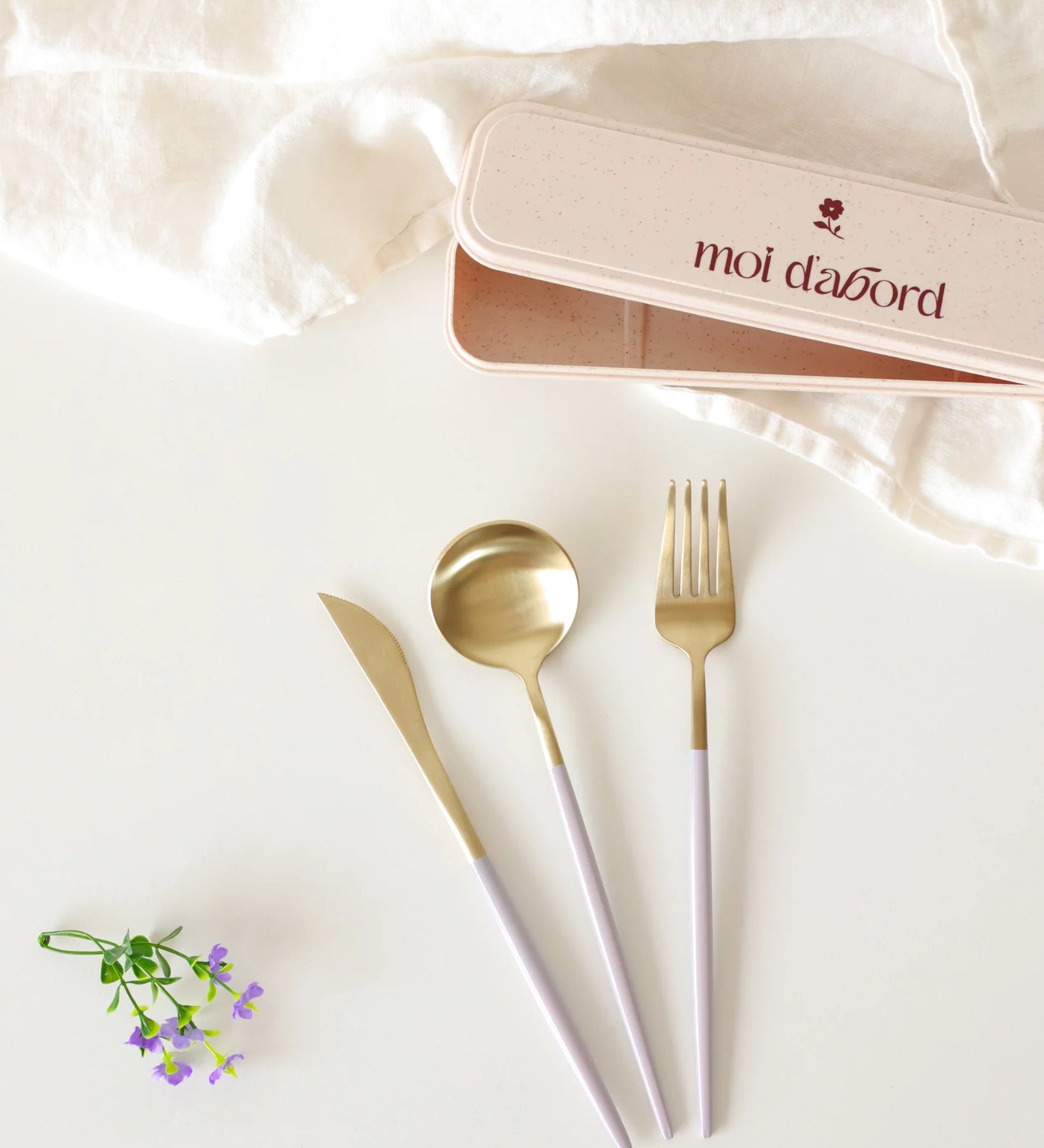 Ensemble_ustensiles_pour_le_lunch_Lilas.webp
