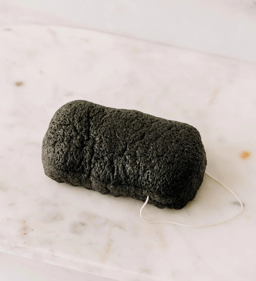 Eponge-konjac-pour-le-corps-Charbon-3.webp