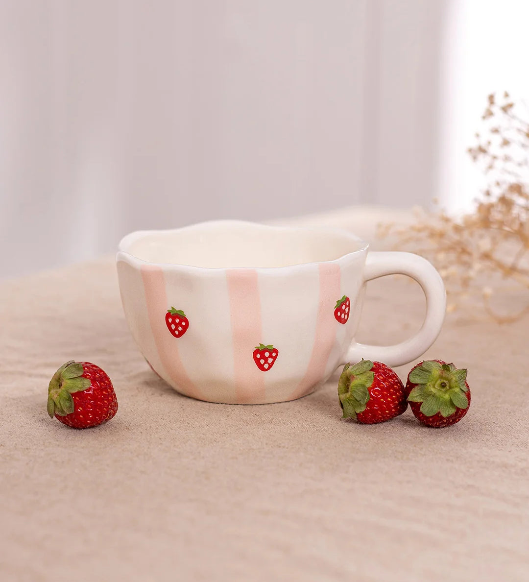 Tasse-fruit-rayures-de-fraise-1_1.webp