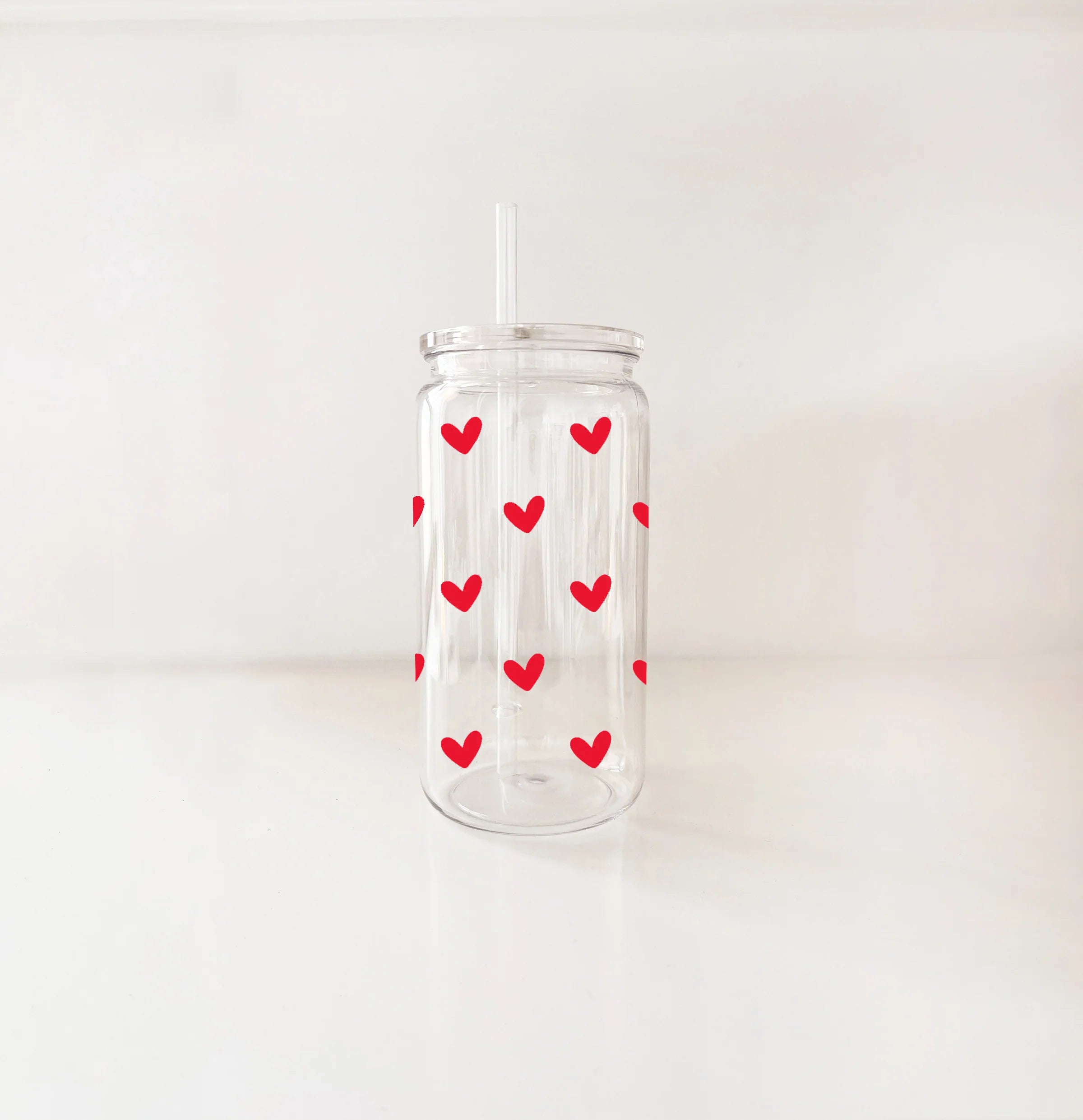 VERRE_PLASTIQUE_PETITS_COEURS_ROUGES.webp