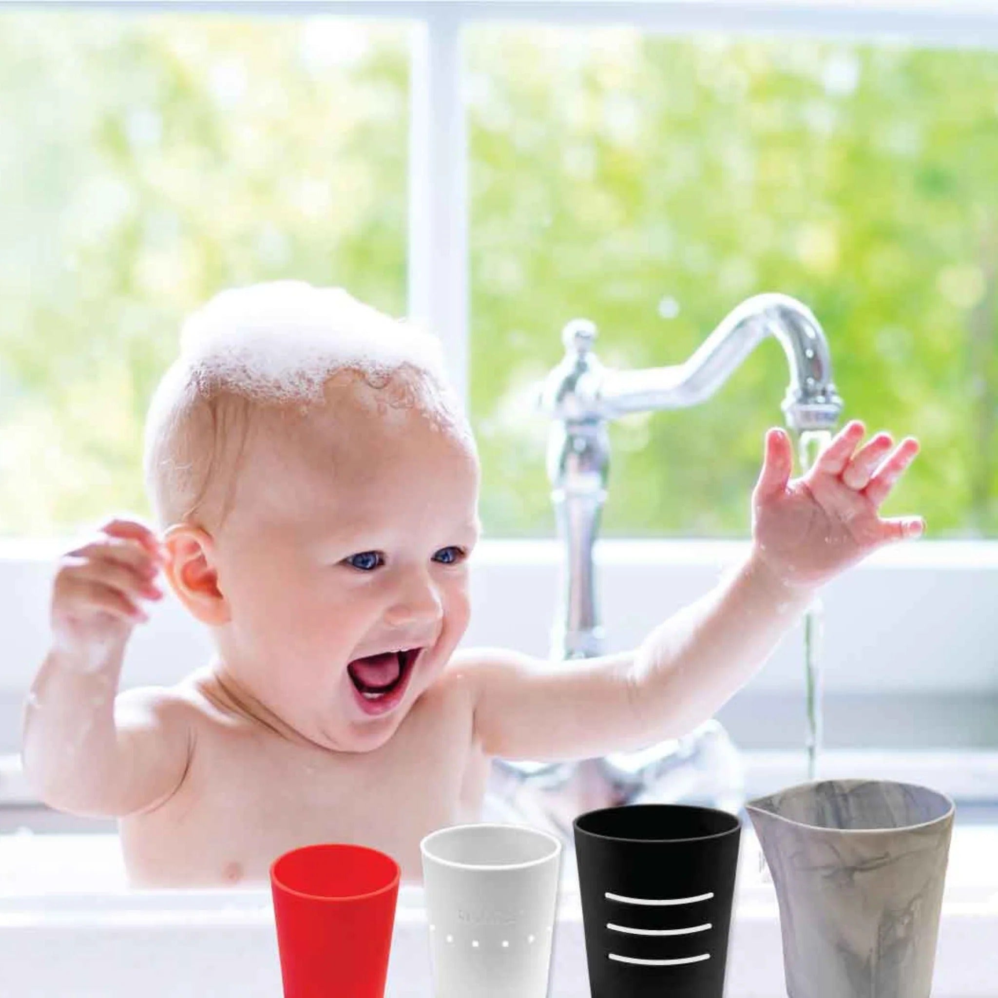 Tasses empilables en slilicone pour le bain
