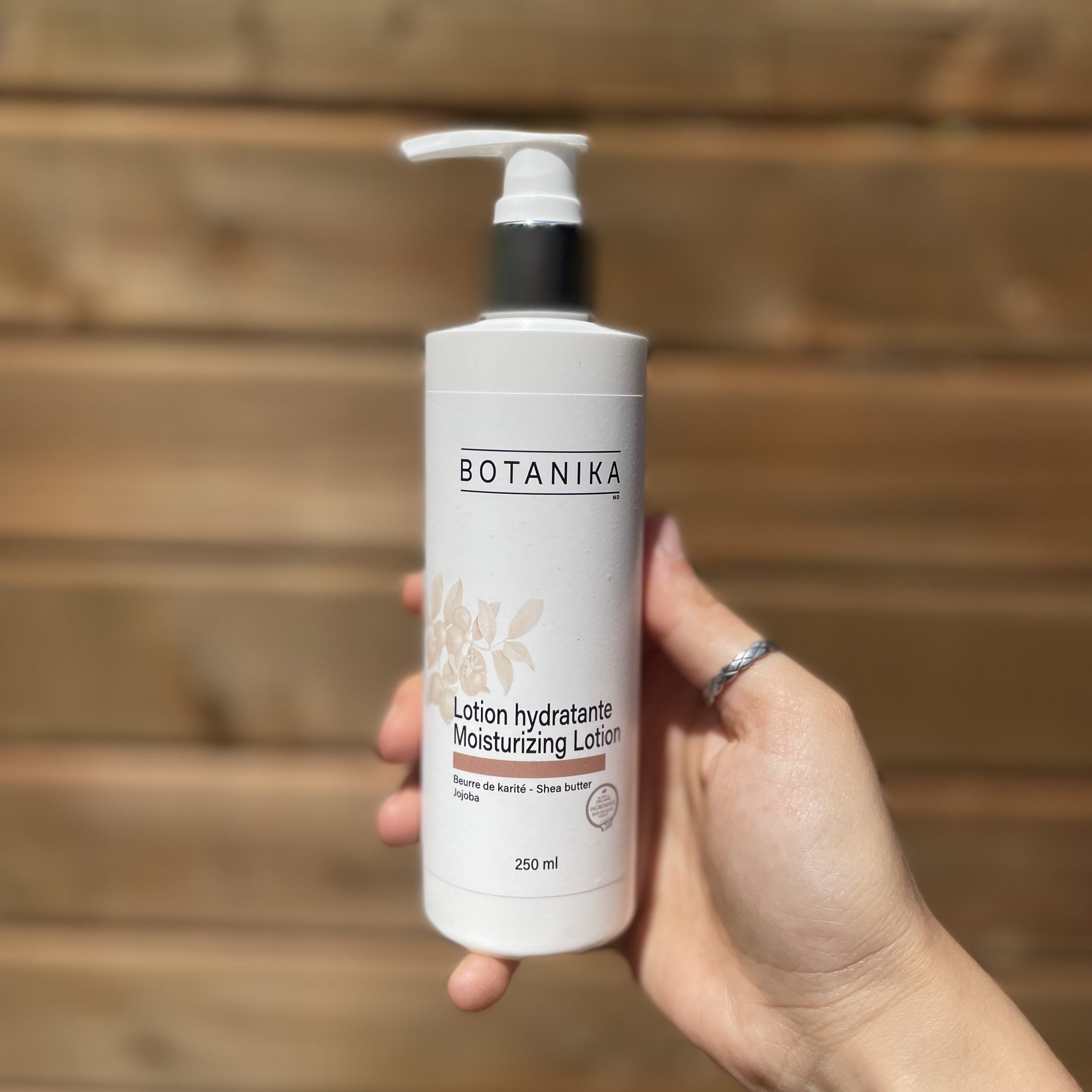 lotion1_d4cf9064-c7cb-44af-8c8e-67b5c834c08b.jpg