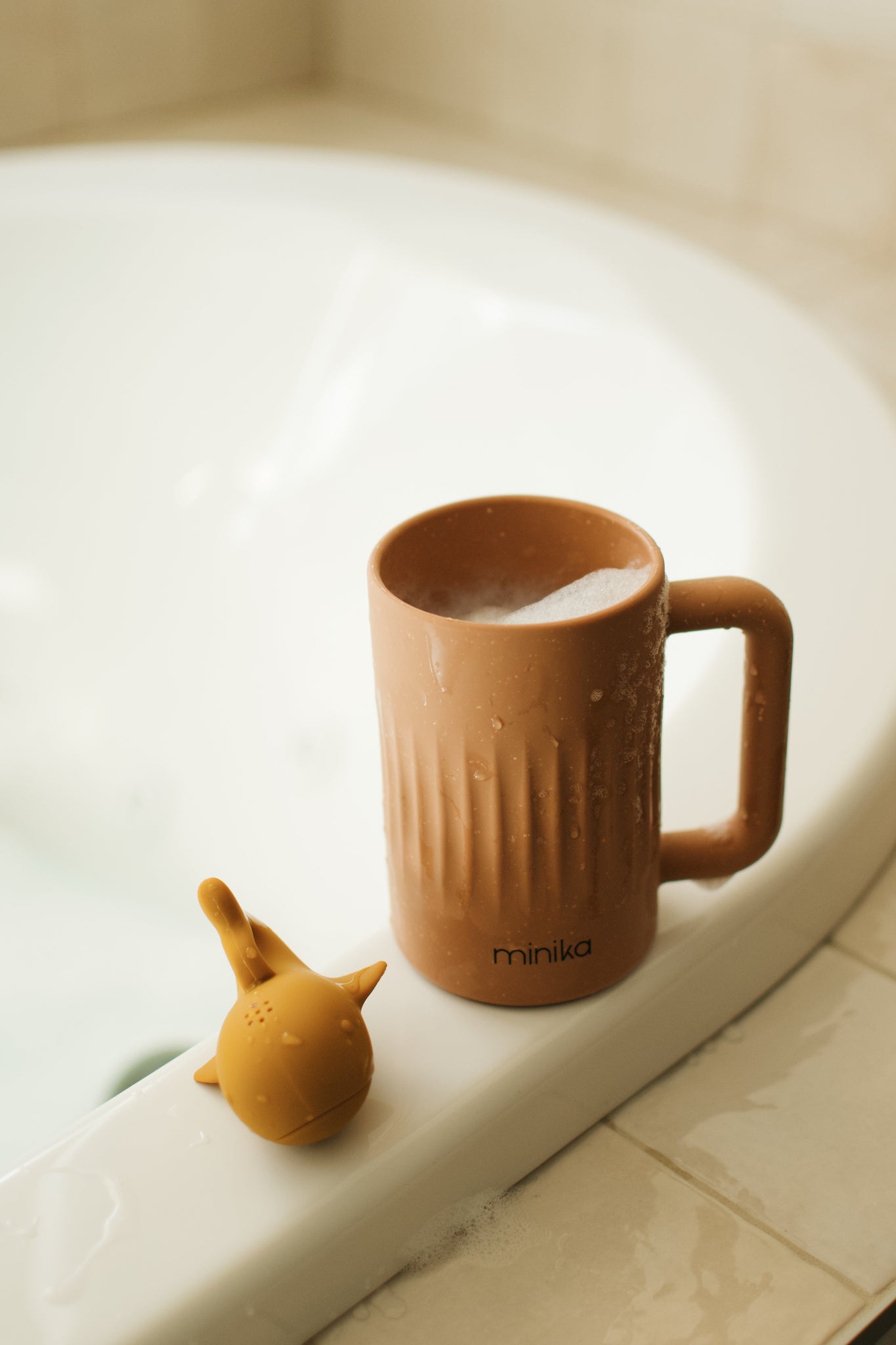 Tasse de rinçage pour le bain