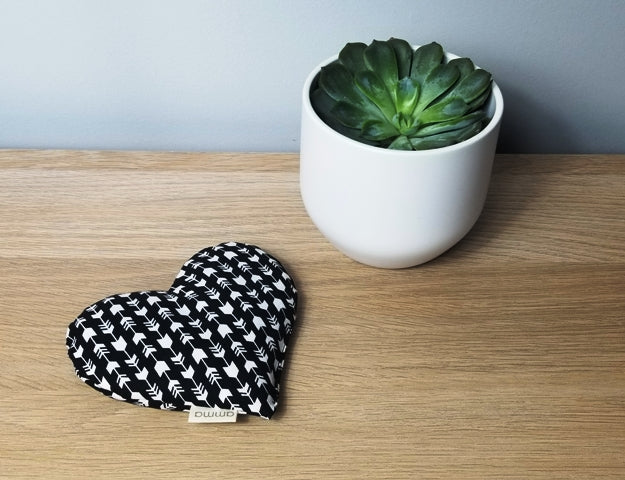 Le coussin petit cœur Fleche noir
