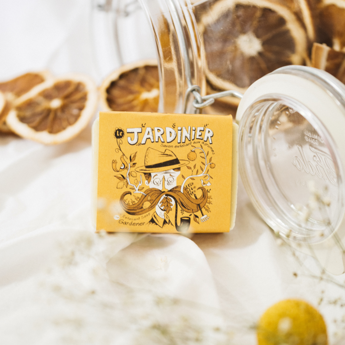 SAVON LE JARDINIER EXFOLIANT AUX AGRUMES – SAVONNERIE DES DILIGENCES