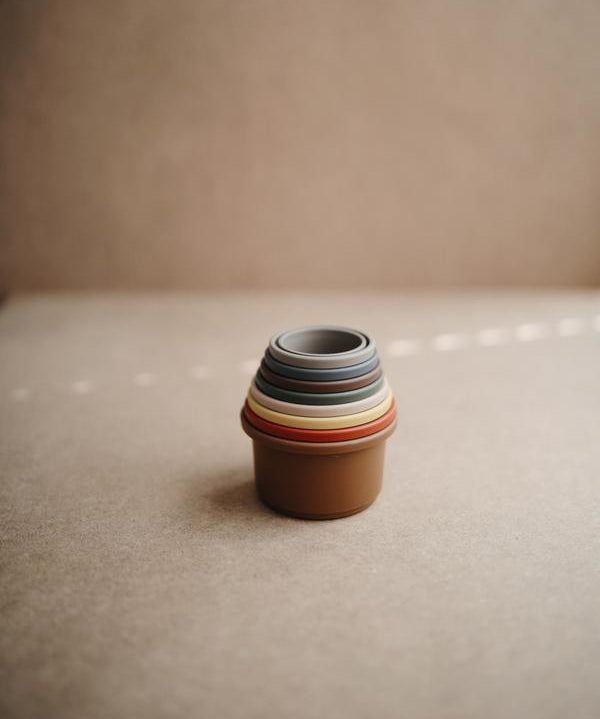 Jouet de tasses empilables  Retro