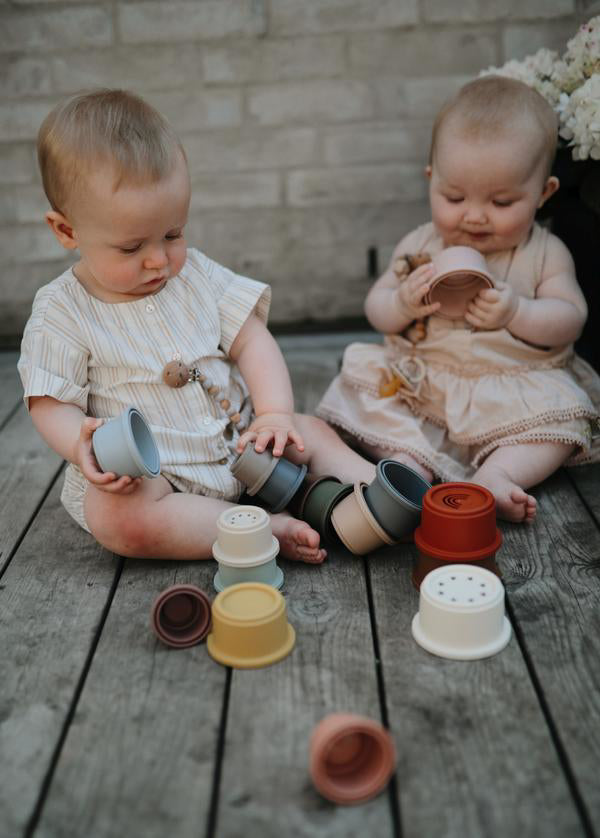 Jouet de tasses empilables  Retro