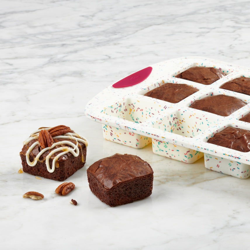 MOULE À 12 BROWNIES STRUCTURE SILICONE™ CONFETTI FUCHSIA