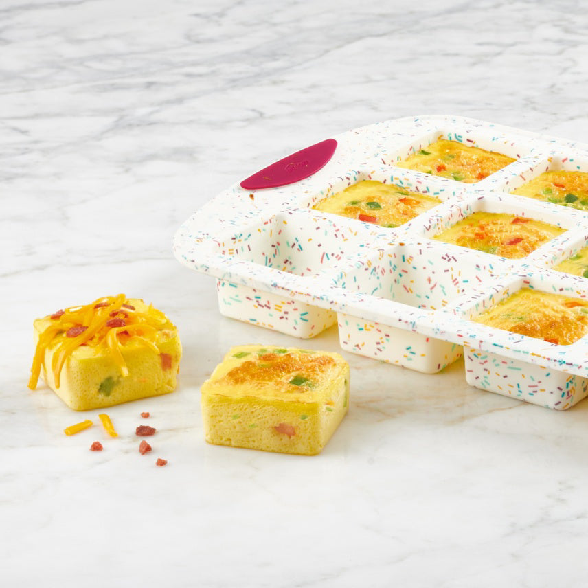 MOULE À 12 BROWNIES STRUCTURE SILICONE™ CONFETTI FUCHSIA