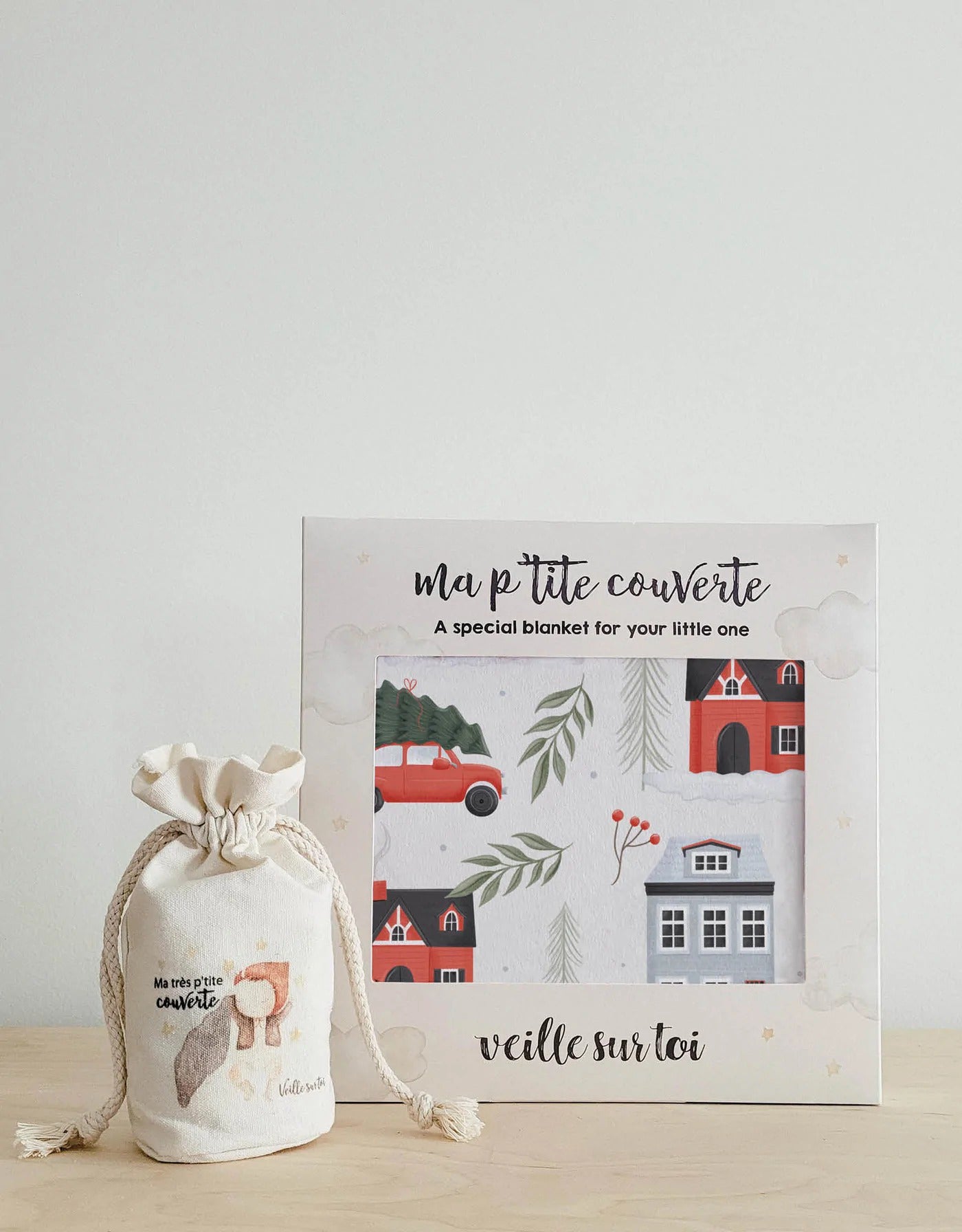 MA TRÈS P'TITE COUVERTE DE NOËL - LE VILLAGE ENNEIGÉ